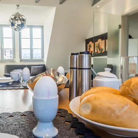 Apartamento Luxuriös über