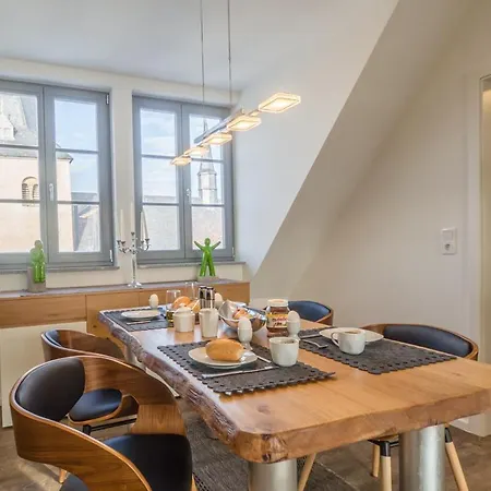Apartamento Luxuriös über *