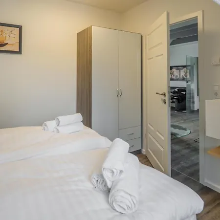 Apartamento Luxuriös über